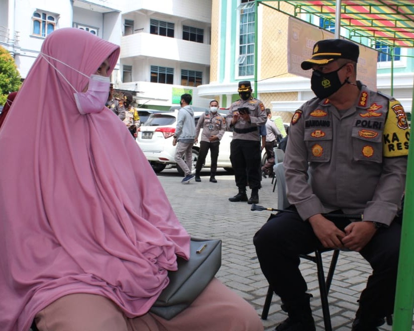 Kapolresta Pekanbaru Lakukan Pengecekkan Pelaksanaan Vaksinasi Covid-19 di Pondok Pesantren Miftahul Huda