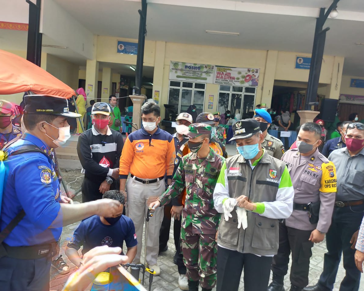 Pasi Ops Kodim 0301/PBR Hadir Dalam Apel Gelar Pasukan Penyemprotan Disinfektan dan Pelaksanaan Rapid Tes Massal