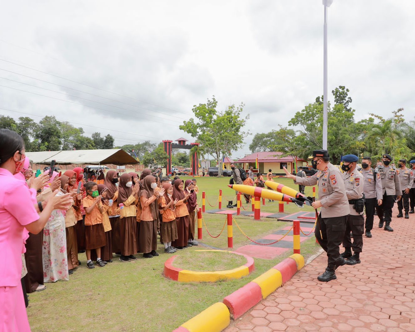 Kapolda Riau Berikan Arahan Kepada Personil Batalyon B Pelopor Satuan Brimob Polda Riau Pada Saat Kunker