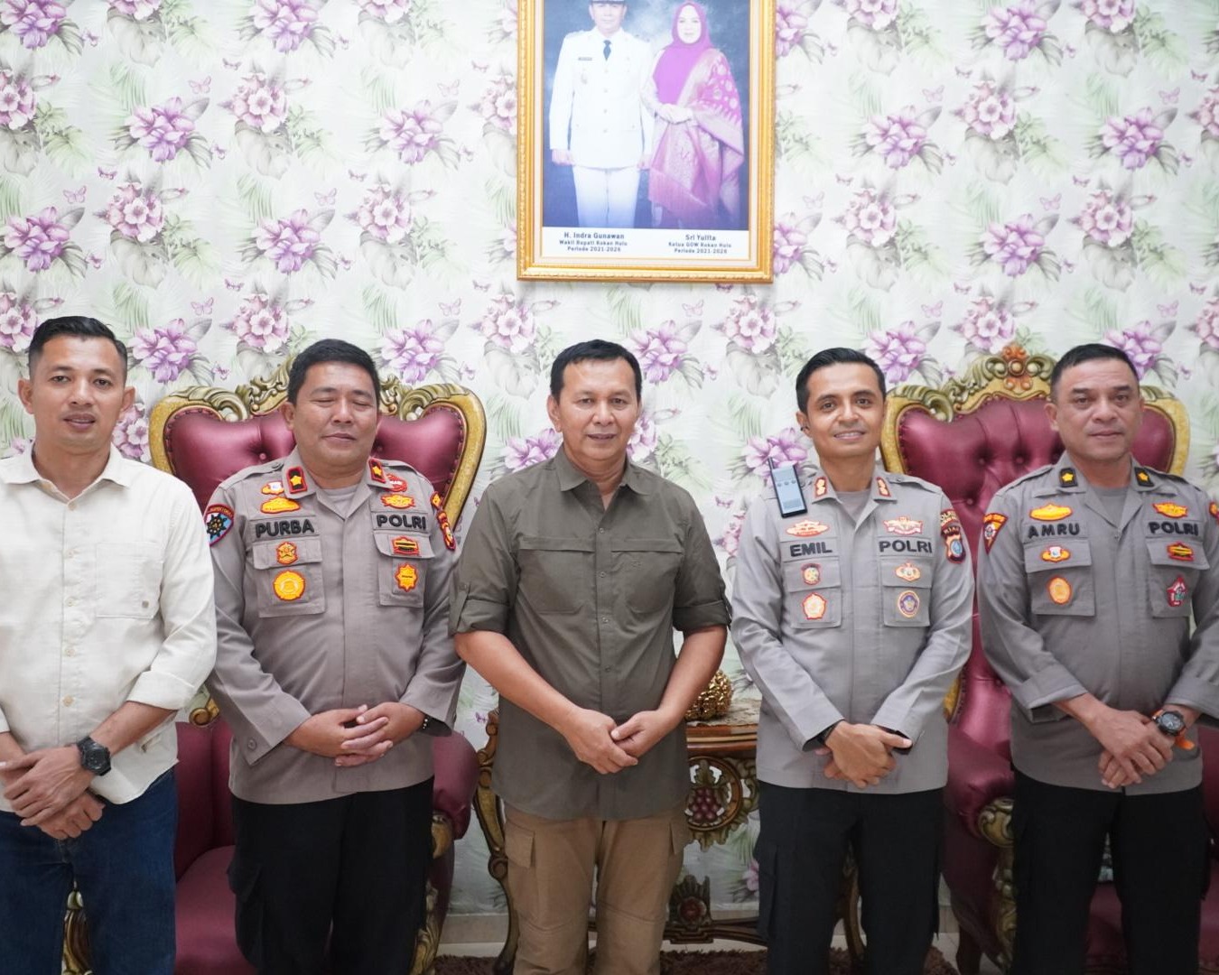 Kapolres Rohul AKBP Emil Eka Putra Silaturahmi Dengan Tokoh Masyarakat Ujung Batu, Bahas Sinergi dan Kepedulian Lingkungan