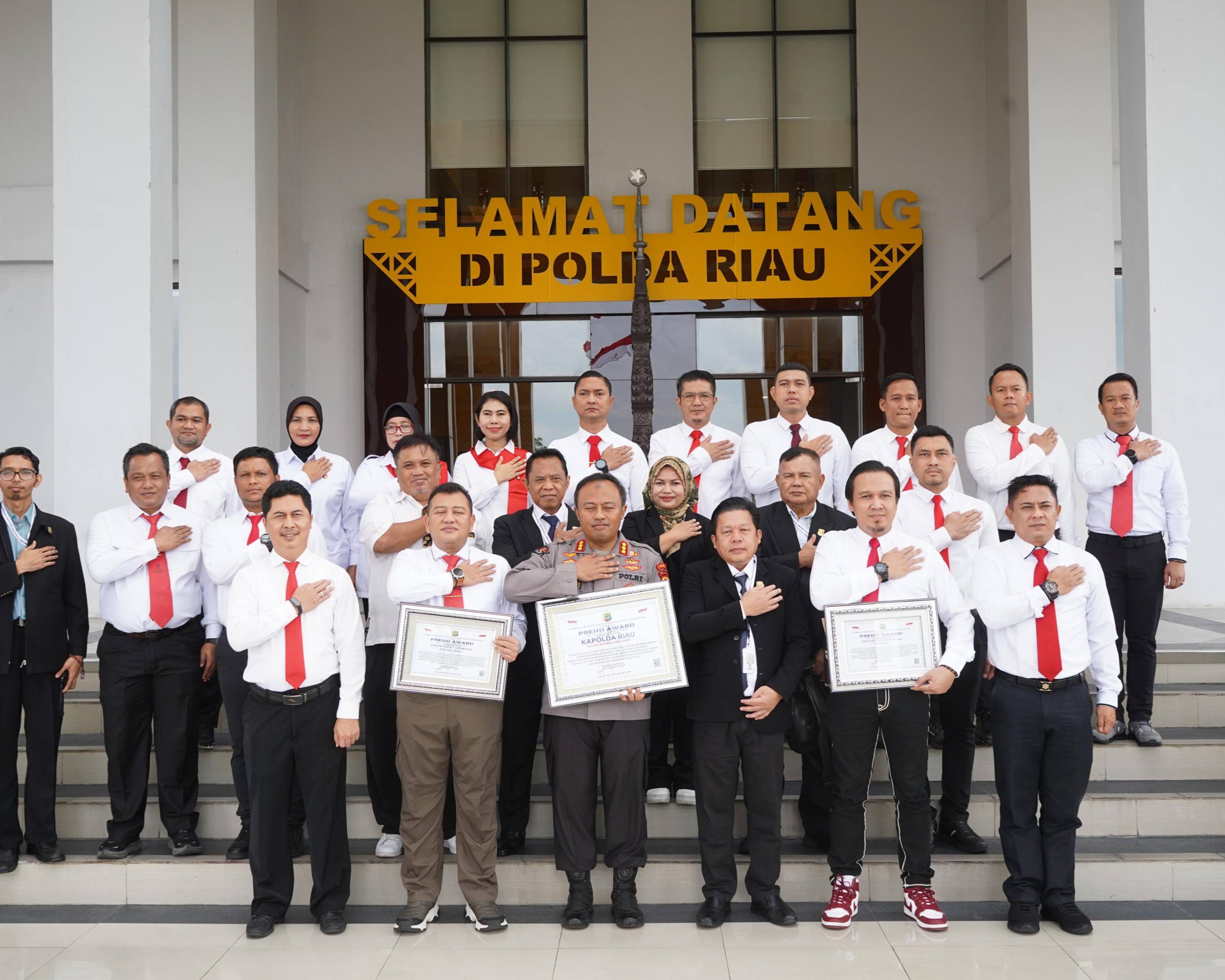 Kinerja Dinilai Baik, Polda Riau Terima Presisi Award Dari Lemkapi