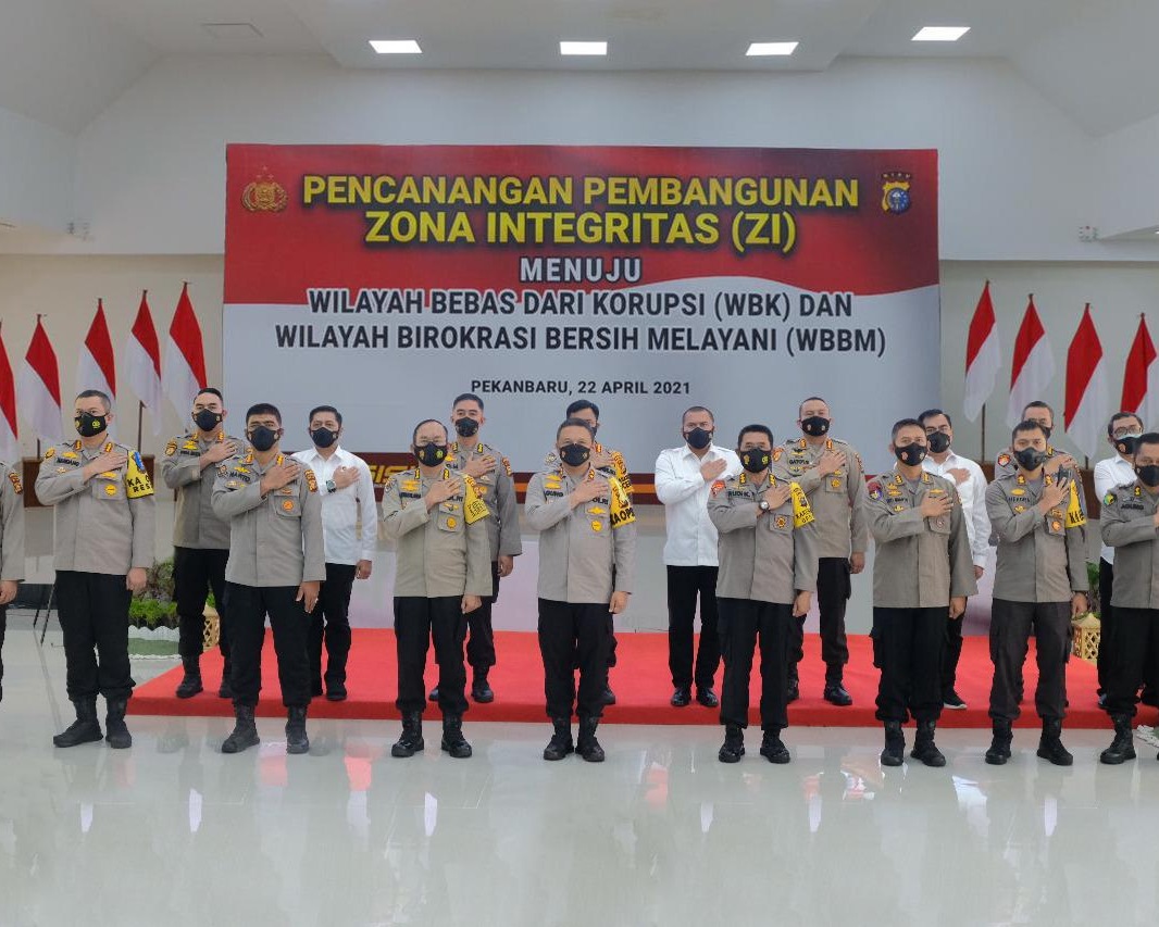 Kapolda Riau Deklarasikan Pencanangan Pembangunan Zona Integritas Menuju WBK dan WBBM Bagi 17 Satker Polda