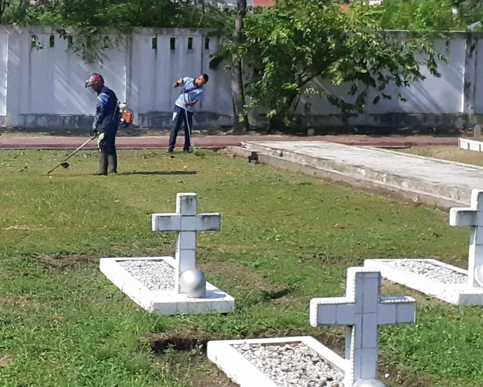 Menjelang Memperingati Hari Bhakti TNI AU, Lanud RSN Melakukan Pembersihan TMP Kusuma Dharma Pekanbaru