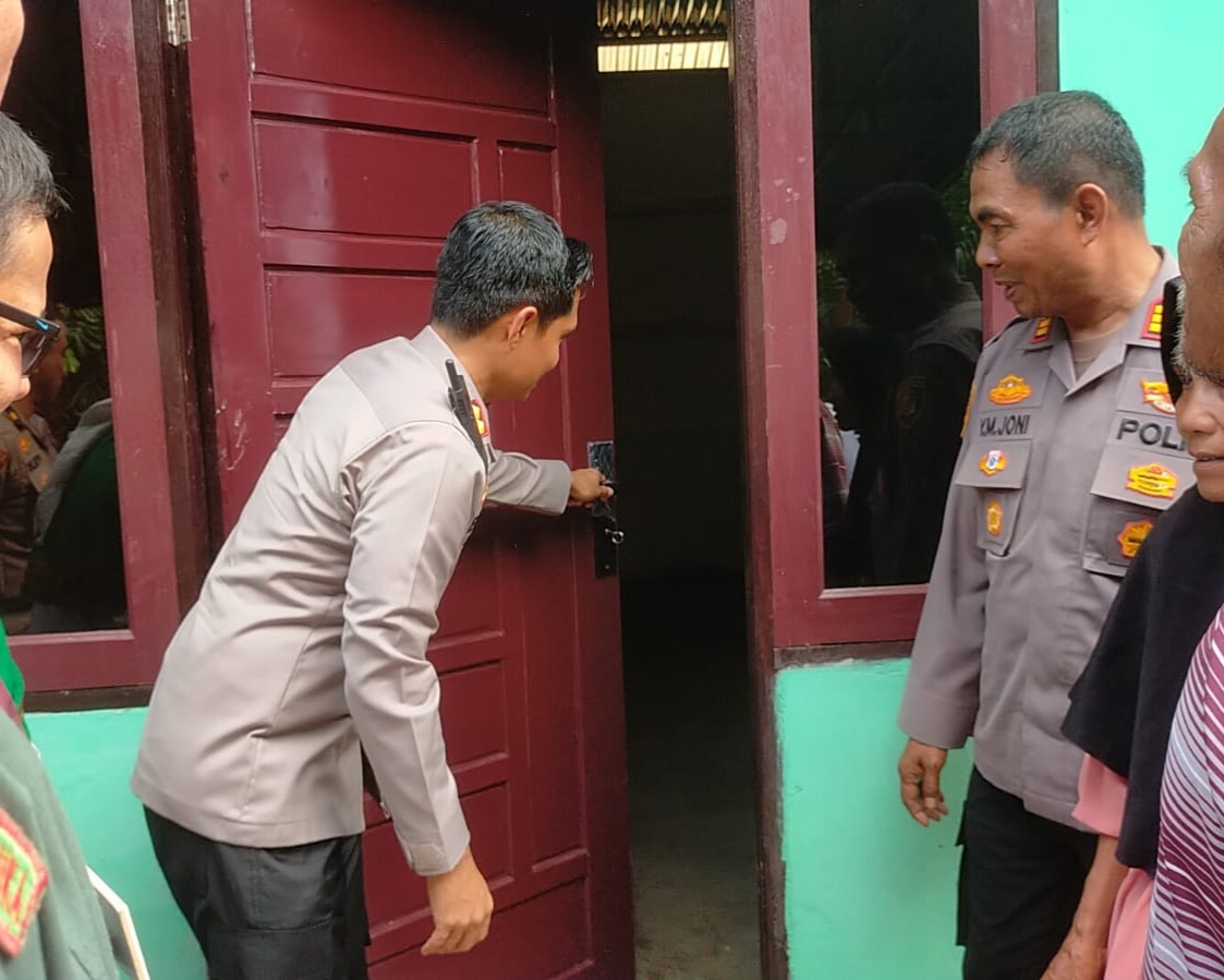 Kapolres Rohul Resmikan Rumah Hasil Bedah Dalam Rangka HUT Bhayangkara Ke-79