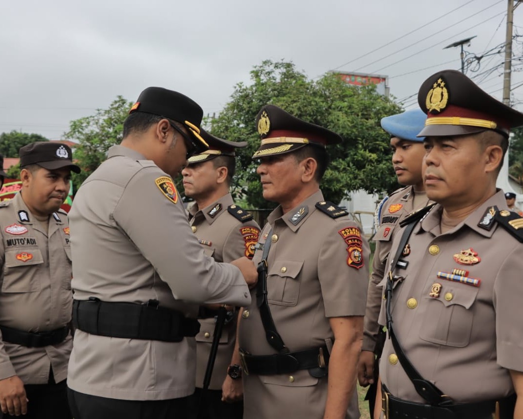 Kapolres Pimpin Sertijab Kabag Ops, Kabag Log, Kasat Samapta dan Kasat Binmas Polres Kampar