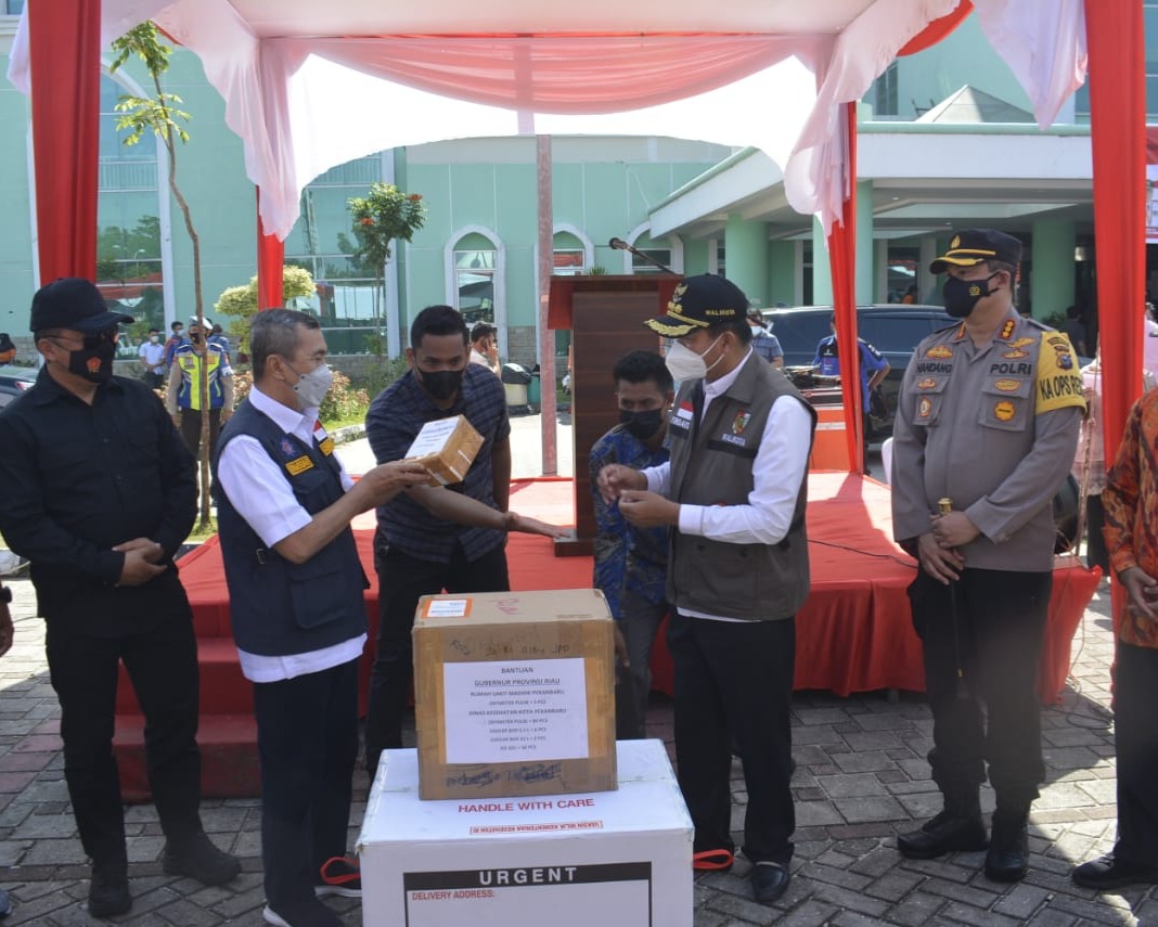 Upaya Memerangi Covid-19, Gubernur Riau Berikan Bantuan 50.000 Vaksin Untuk Masyarakat Kota Pekanbaru