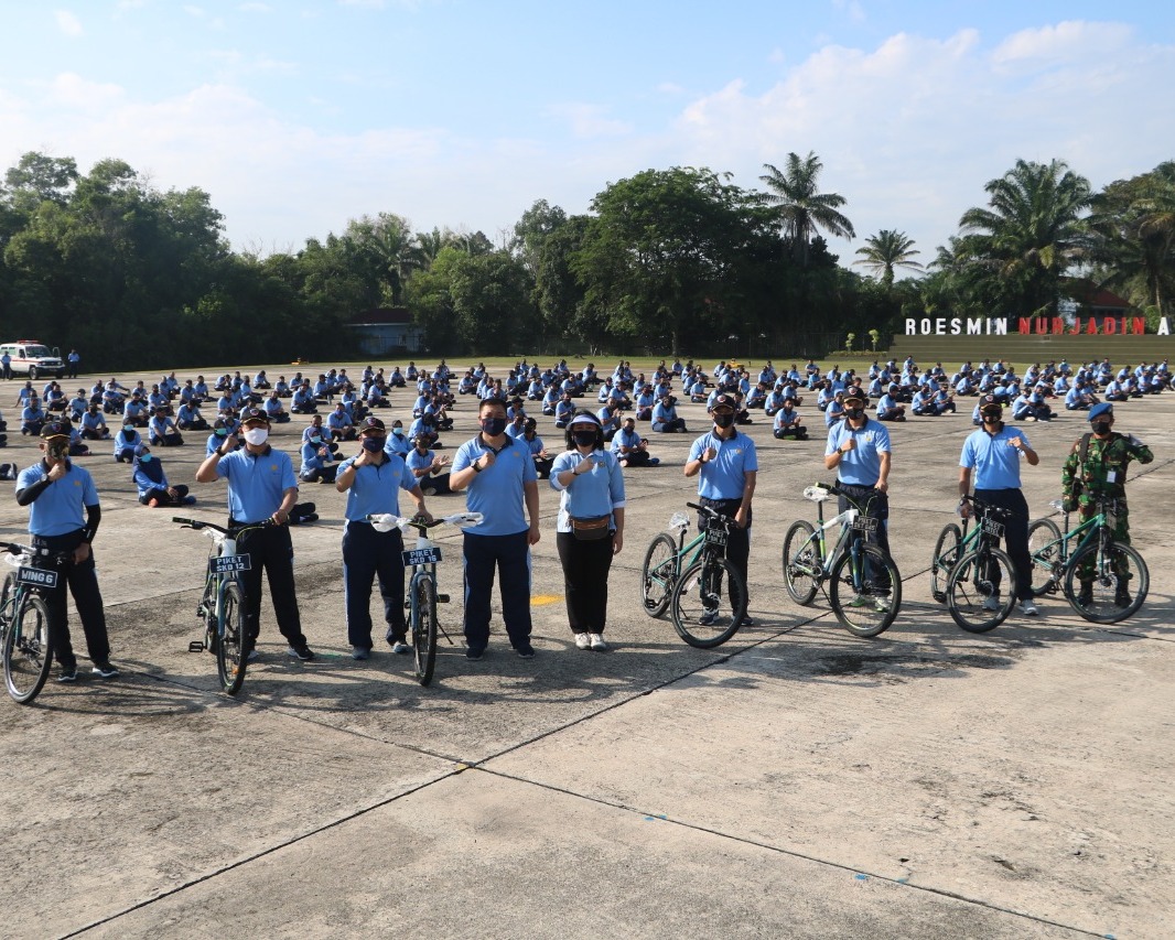 Dalam Kegiatan Olah Raga Bersama, Danlanud RSN Bagikan Ratusan Doorprize