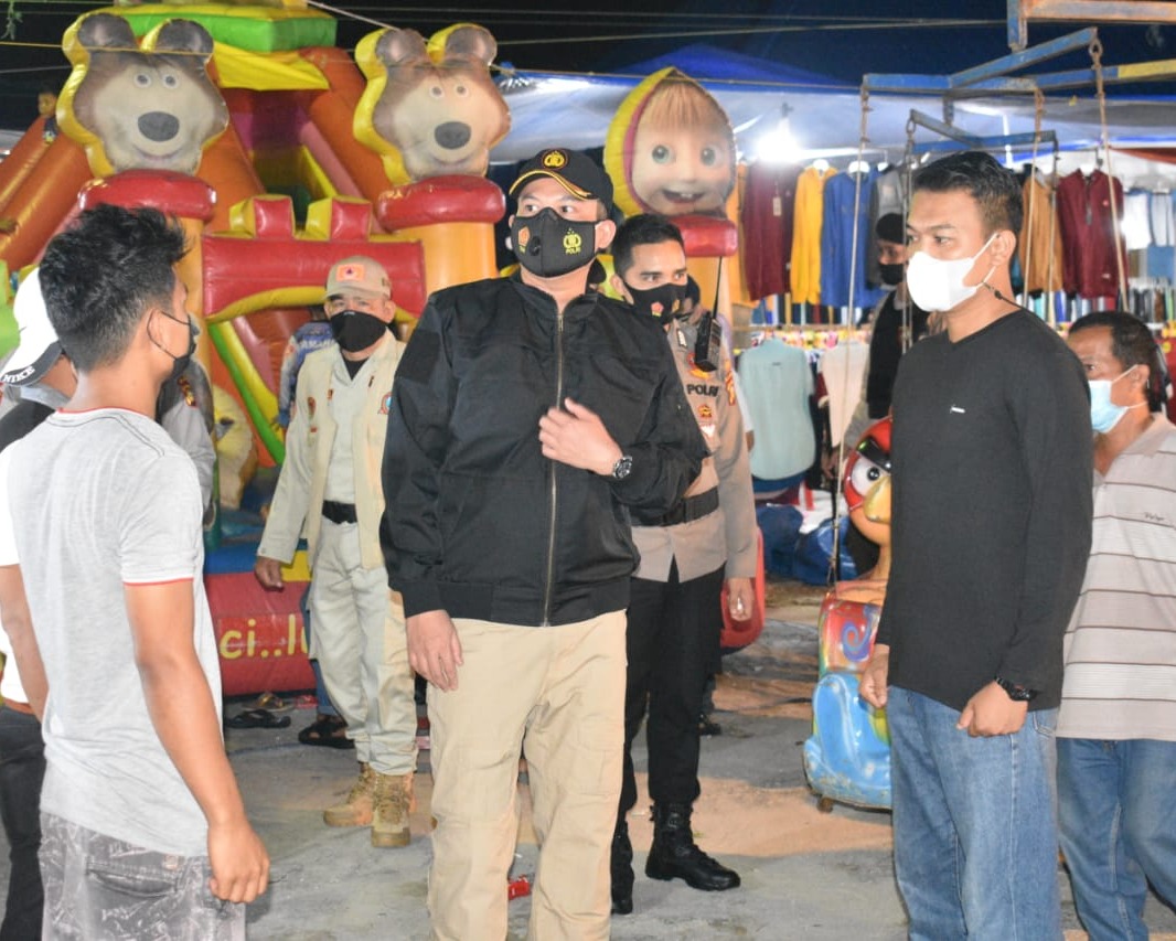 Kapolresta Pekanbaru Terus Gencar Berikan Himbauan Prokes Kepada Masyarakat di Tempat Keramaian