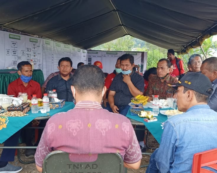 Bupati Taput Pimpin Diskusi Tentang Peningkatan Produksi Pertanian Dengan Seluruh Kades Se Kecamatan Tarutung