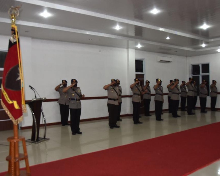 Jelang HUT Korps Brimob Polri Ke-76, Satuan Brimob Polda Riau Laksanakan Tradisi Pencucian Dhuaja Satya Astasiddhi Sundara