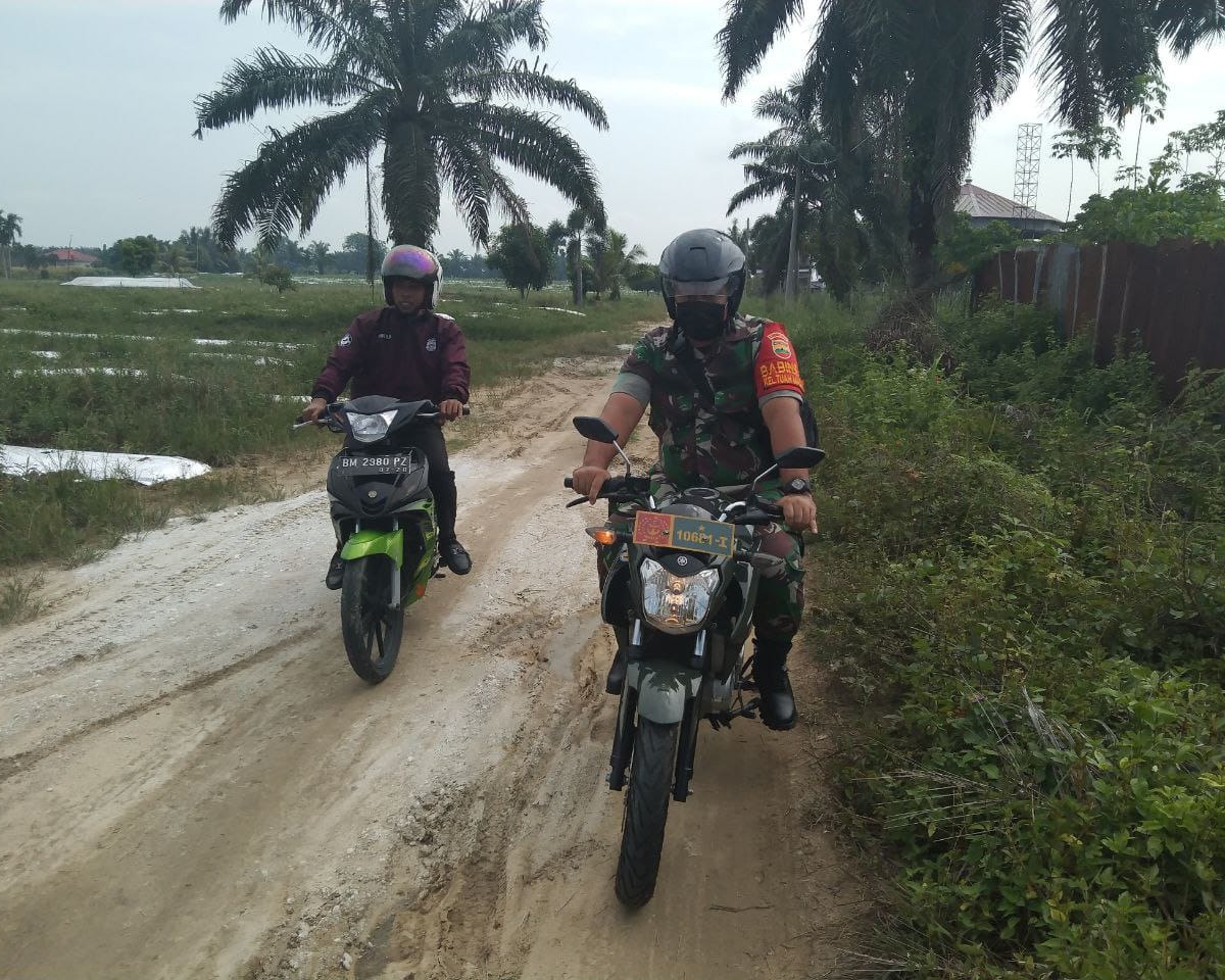 Babinsa Kodim 0301/PBR Bersama MPA Terus Gencar Laksanakan Patroli Dan Sosialisasi Karhutla