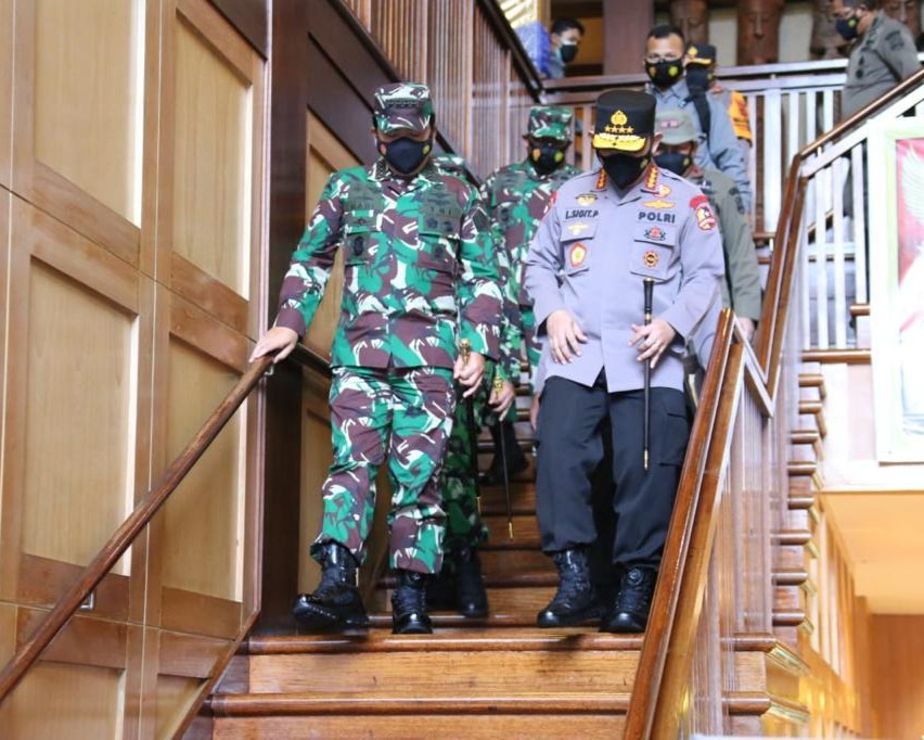 Panglima TNI Dan Kapolri Bakar Semangat Satgas Nemangkawi