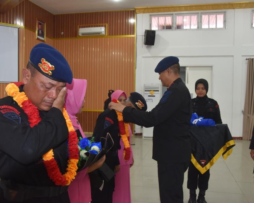 Dansat Brimob Polda Riau Pimpin Pelepasan Purna Bhakti Perwira dan Syukuran Kenaikan Pangkat Pamen