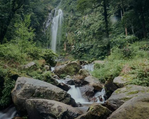 Panorama Keindahan Curug Lawe Secepit Masih Alami