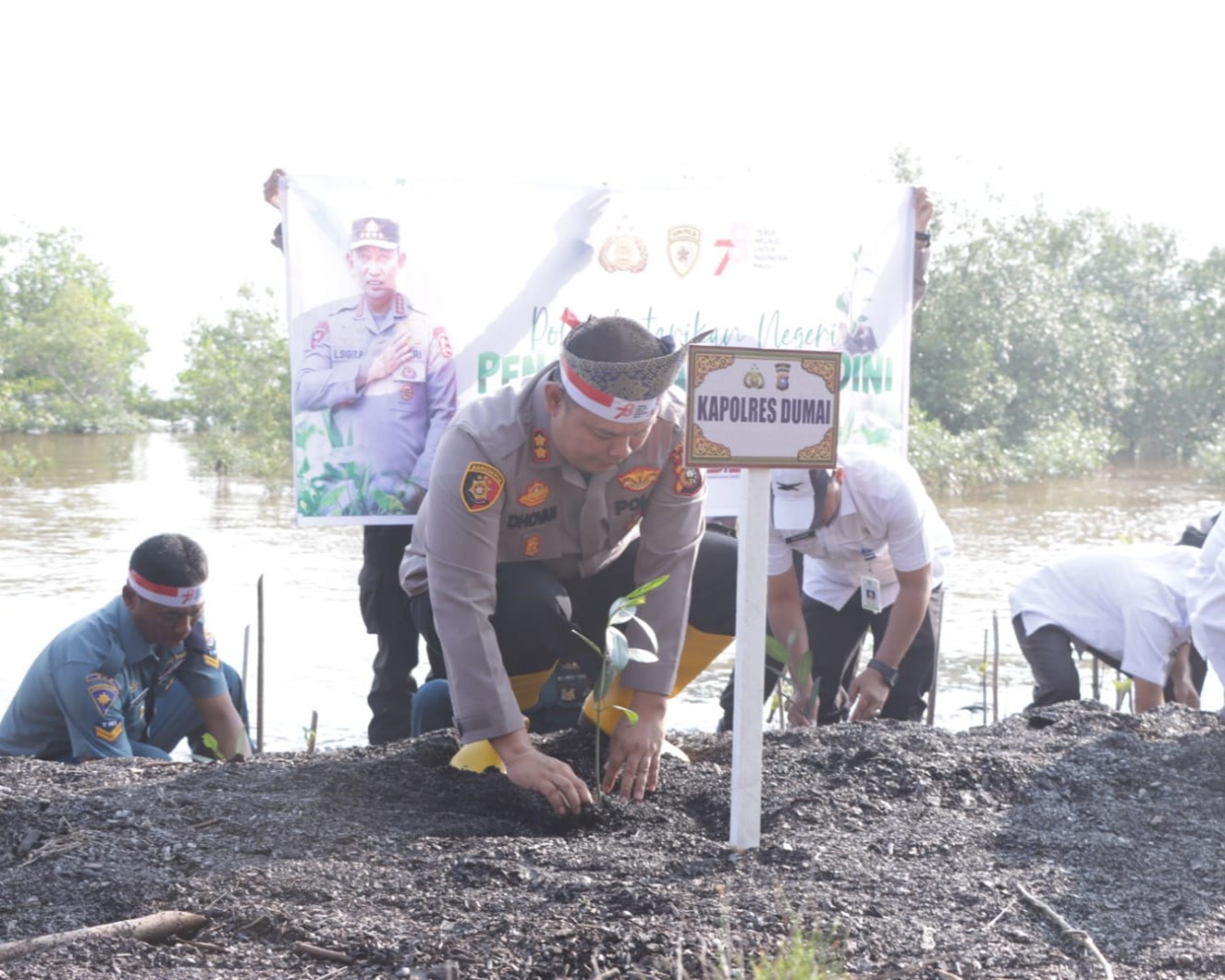Polres Dumai Laksanakan Penanaman 3000 Pohon Dalam Rangka Hari Kemerdekaan RI Ke-78 Tahun 2023