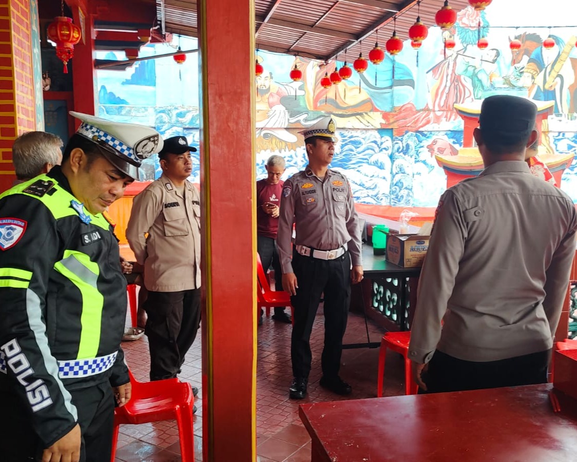 Polisi Amankan Perayaan Imlek 2577 Kongzili di Klenteng Hock Siu Kiong Siak, Ibadah Berlangsung Khidmat dan Kondusif