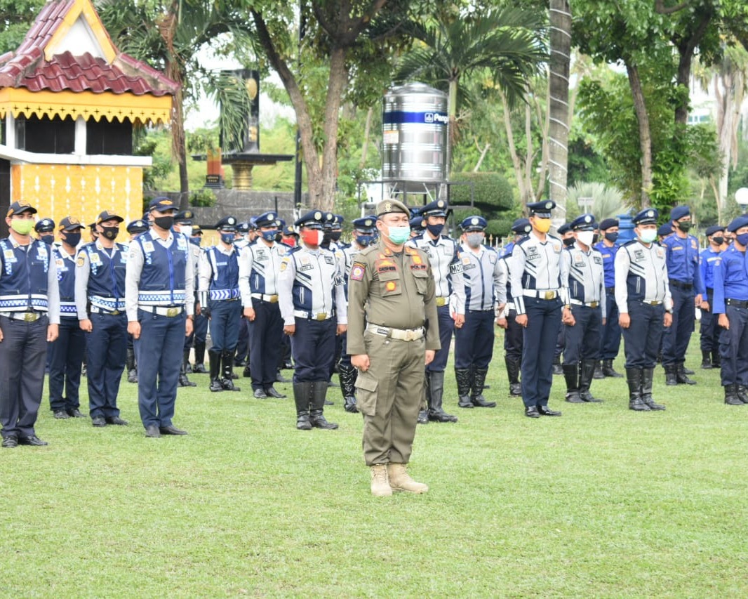 Kapolresta Pekanbaru Hadiri Apel Gelar Pasukan Dalam Rangka Pembatasan Sosial Berskala Mikro di Halaman MPP