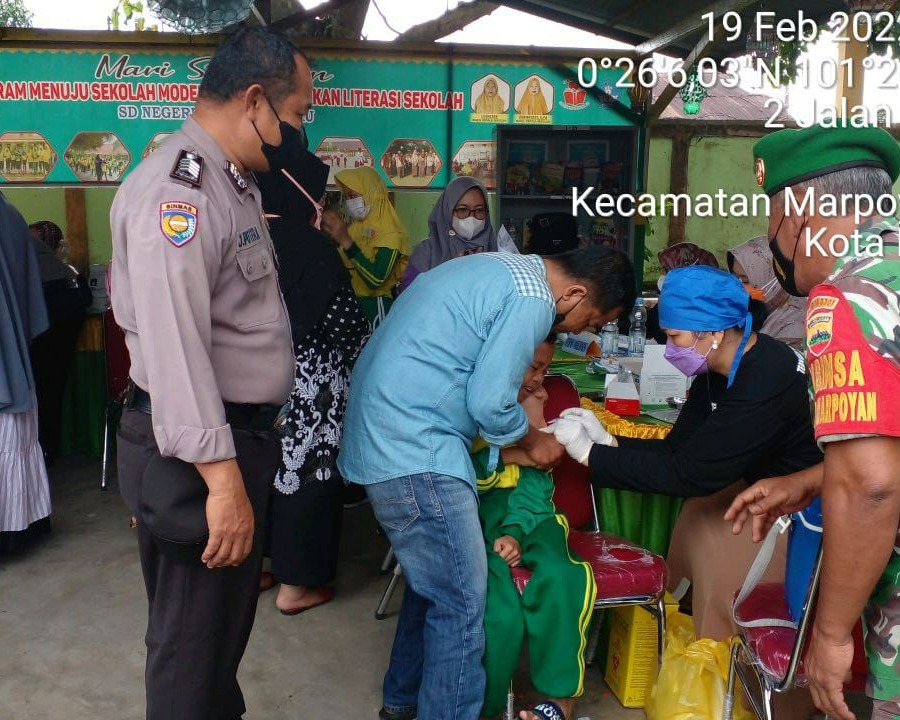 Babinsa Kodim 0301/PBR Monitor Pelaksanaan Vaksinasi Merdeka Anak di SD Negeri 115