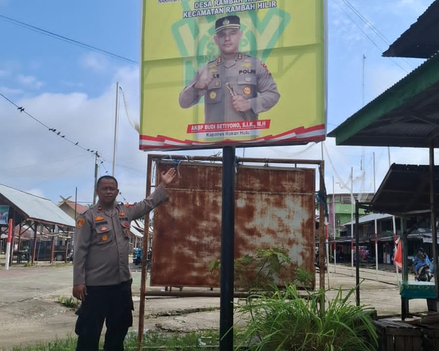 Kapolsek Ipda Jones Cek Persiapan Peresmian Kampung Bebas Narkoba Di Desa Rambah Hilir Kabupaten Rohul